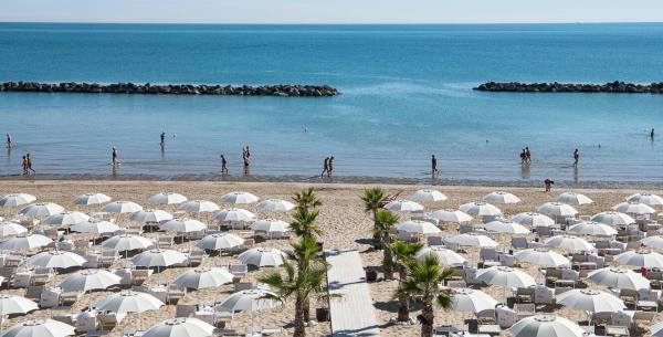 excelsiorpesaro en offer-suite-at-a-5-star-hotel-in-pesaro-with-beach-service-under-the-umbrella 014