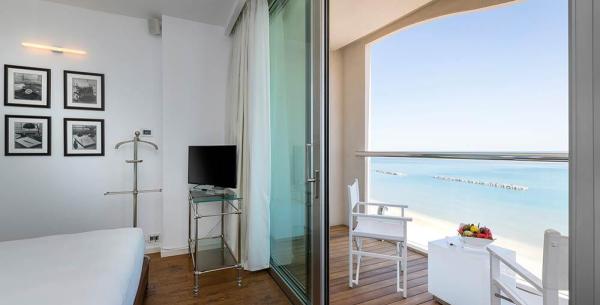 excelsiorpesaro en offer-suite-at-a-5-star-hotel-in-pesaro-with-beach-service 011